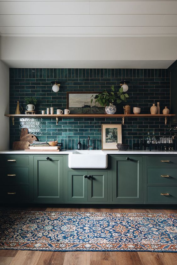 Desain kitchen set klasik warna hijau