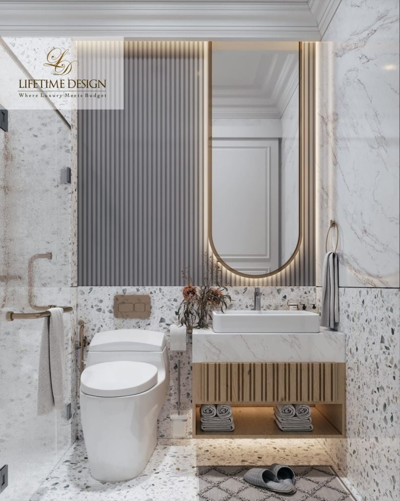Desain kamar mandi mewah dengan dinding marmer putih