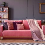 Ruang tamu Warna Pink dan hitam